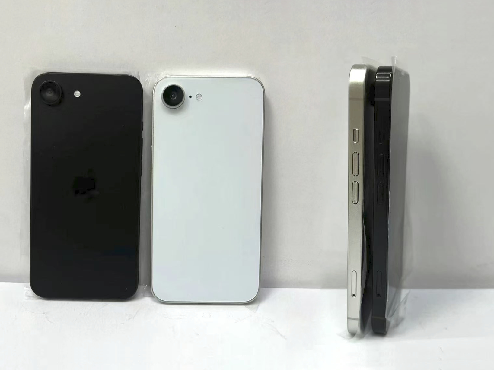 iPhone buyer comparing model, storage, warranty and final price