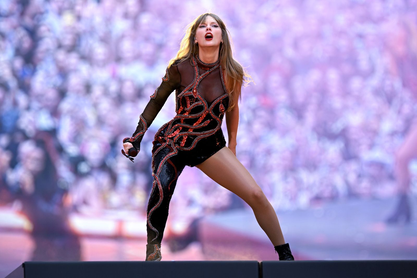 Best Taylor Swift Halloween Costumes To Buy 2024 (If You're 'Ready For It') | Glamour UK