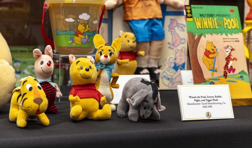 Where to Find Winnie the Pooh and Rabbit Merchandise: Official, Collectible, and Discovery Options