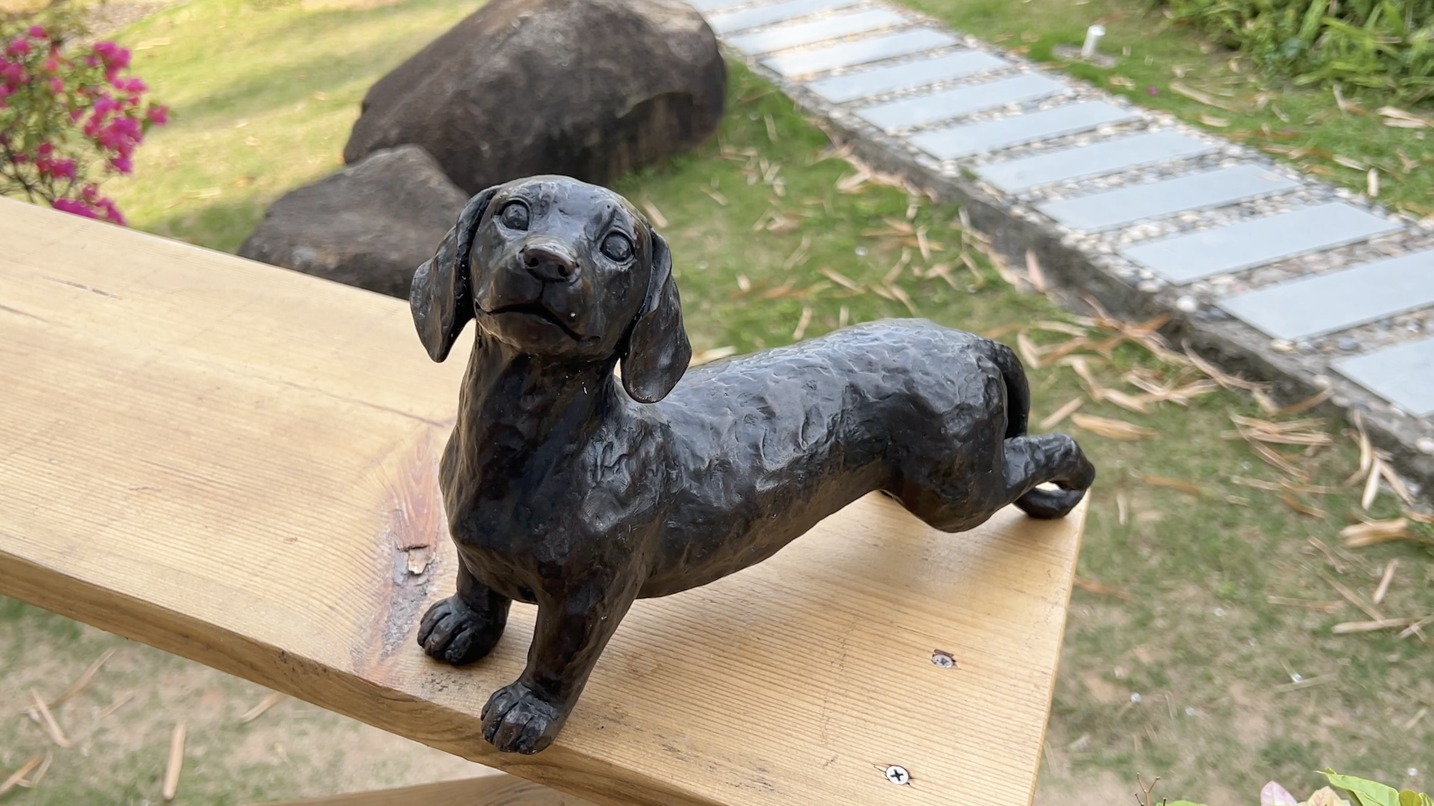 Amazon.com : LC LCdecohome Dog Statues Outdoor Dachshund Décor 12.75 * 4 * 8.5 inch | Wiener Dog Garden Statue Made of Resin Material Sausage Statue Dark Brown for Patio Lawn Yard