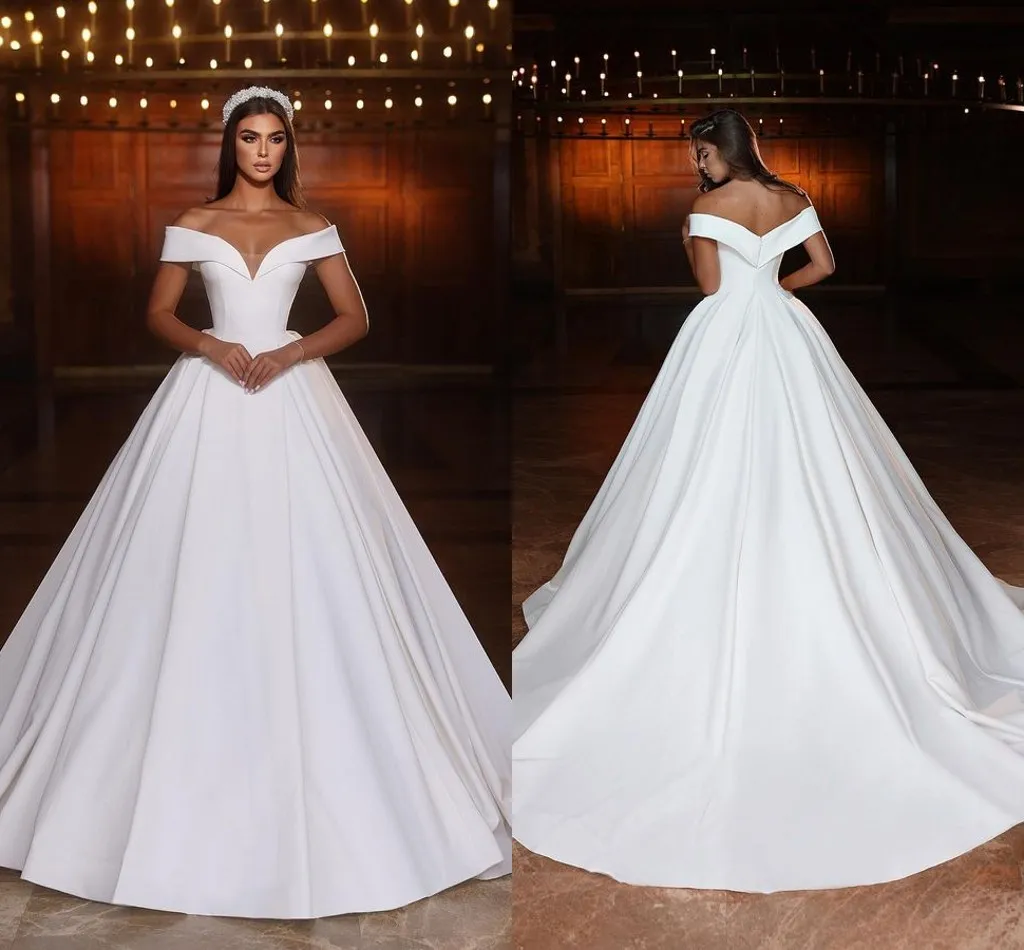 Illustrative wedding dress listing used to compare measurements, fabric details and delivery information
