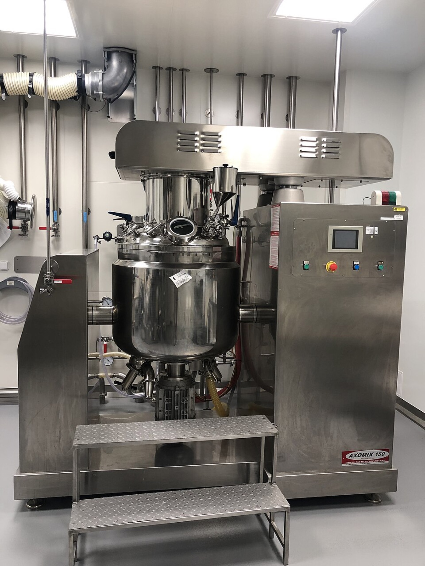 Cosmetic production line in a factory, illustrating the difference between lab manufacturers and marketplace resellers