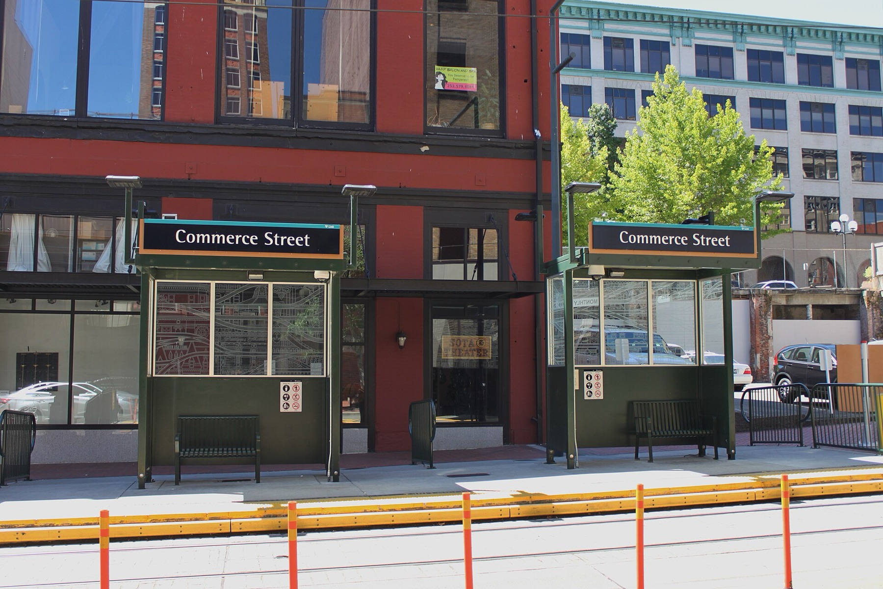 Transit platforms as a visual metaphor for choosing different commerce routes