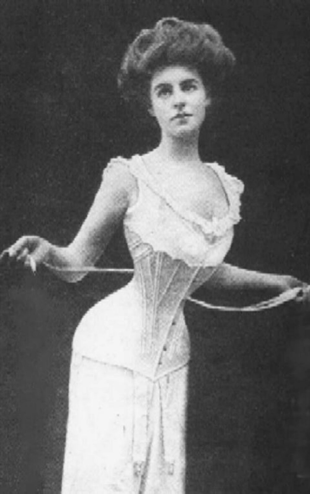 Edwardian-era jewelry illustration representing fine pieces often resold on curated marketplaces
