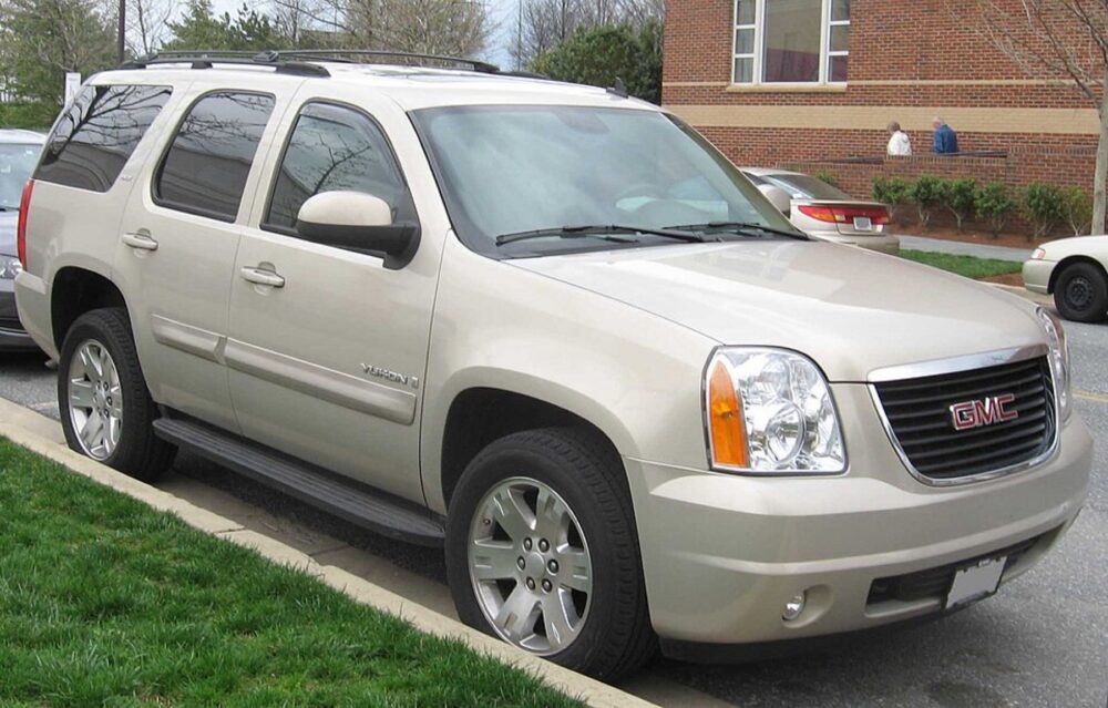 GMC Yukon SLT with factory alloy wheels