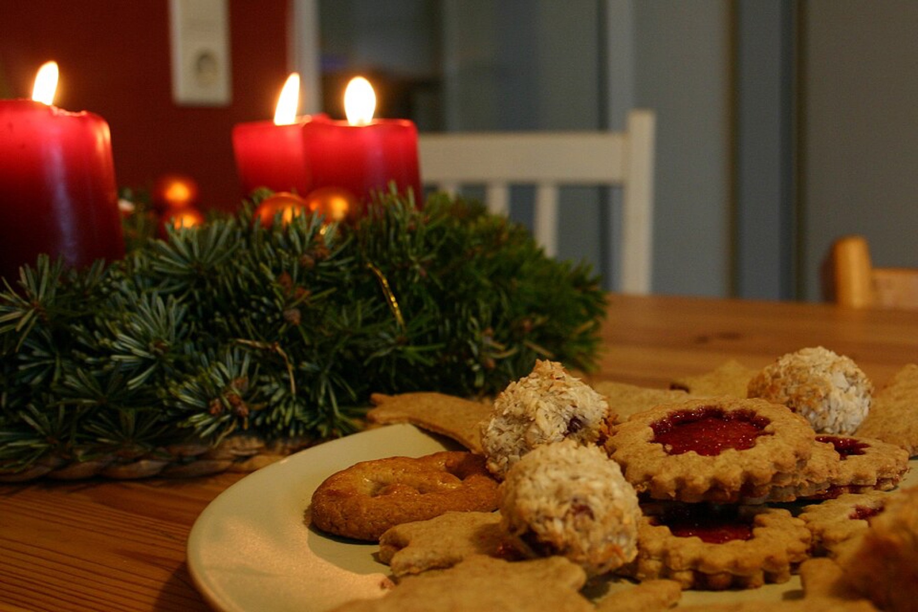 Christmas cookies on a tray, illustrating holiday baking that needs gift-ready packaging