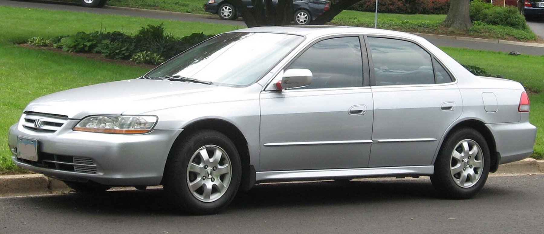 2001 Honda Accord sedan exterior, front three-quarter view