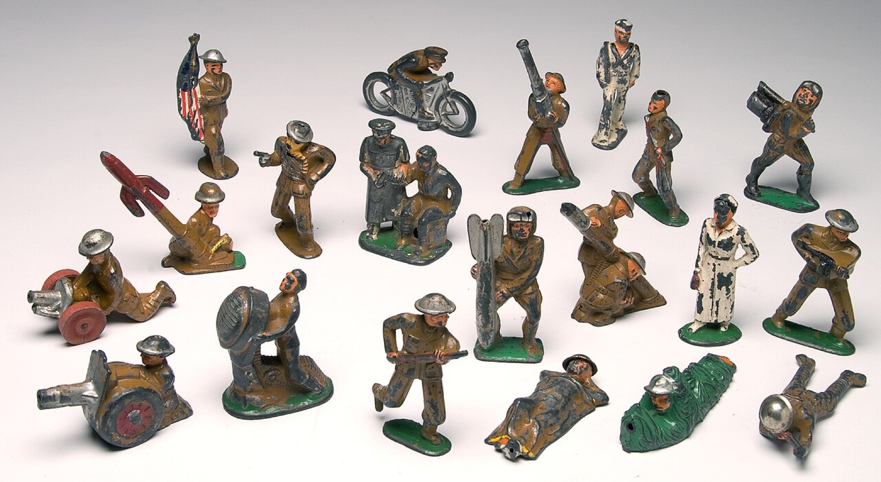 Display of World War I-era toy soldiers in a museum case