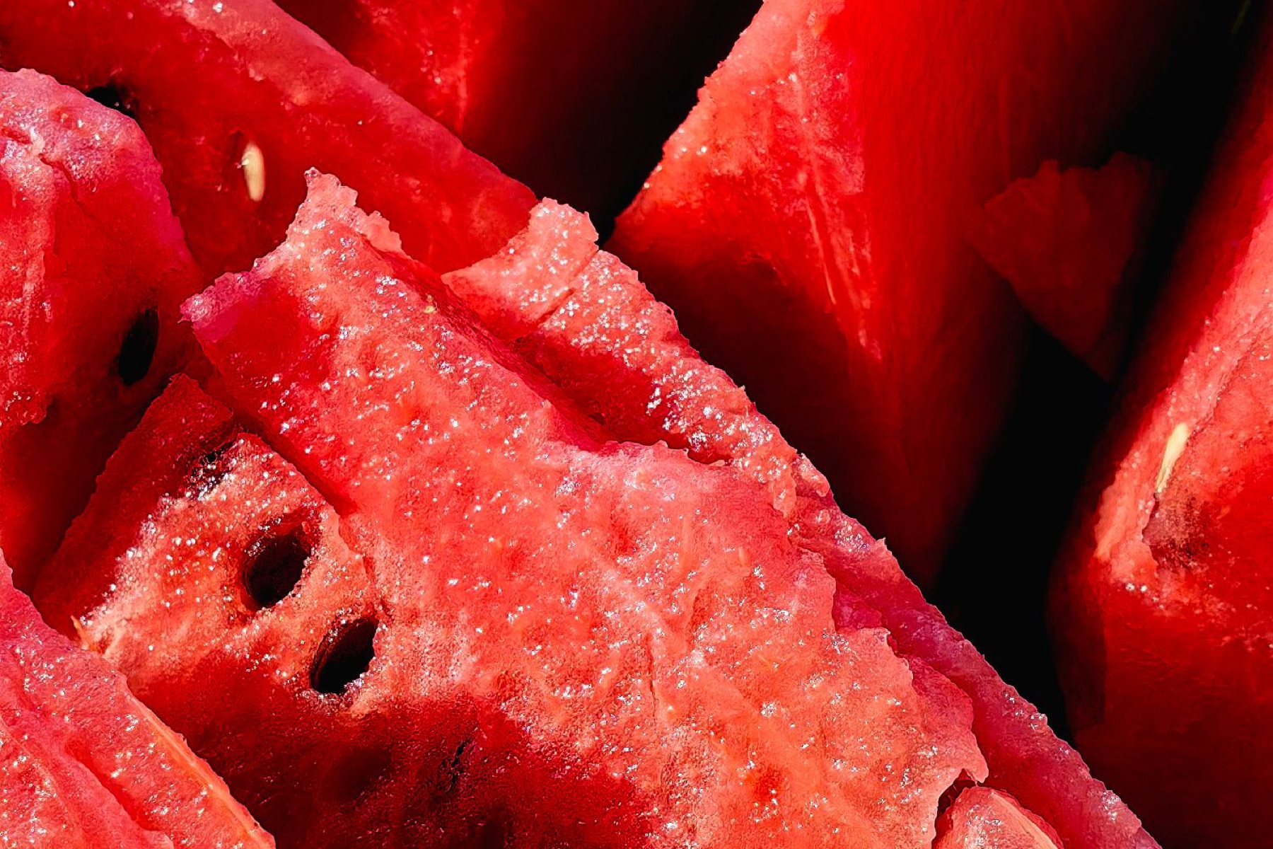 Online sourcing scene illustrating red snacks and seed products