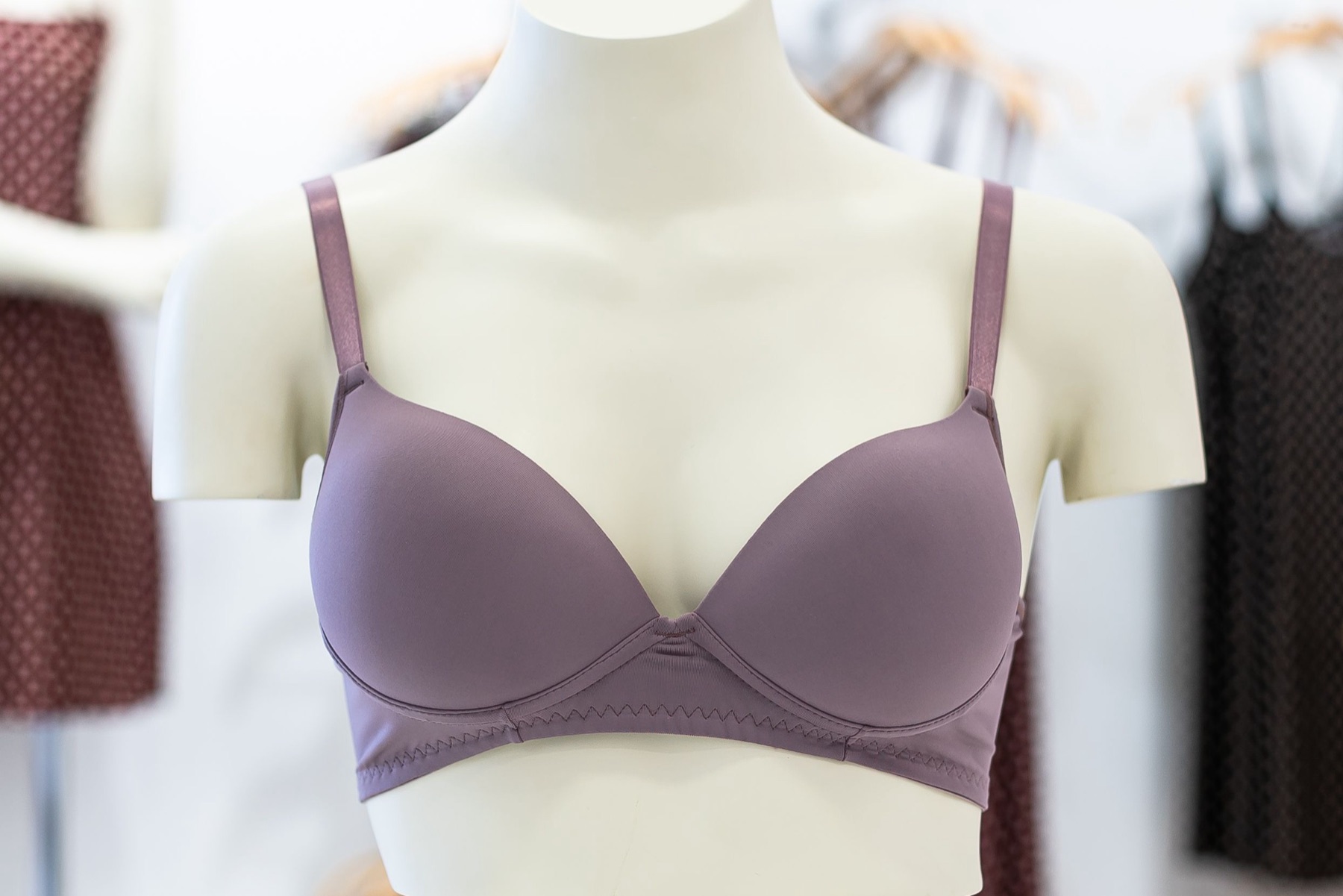 Online sourcing scene illustrating how to find lingerie wholesale and manufacturing on DHgate
