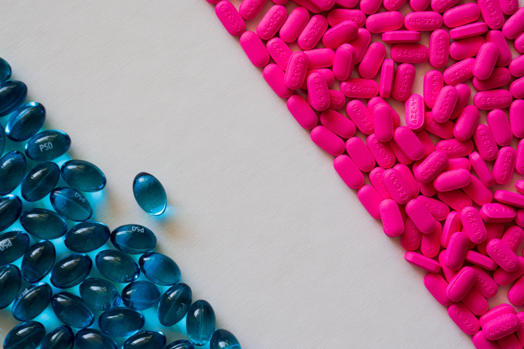 Online sourcing scene illustrating how to evaluate Bulk and Packaged Ibuprofen Supplies on DHgate