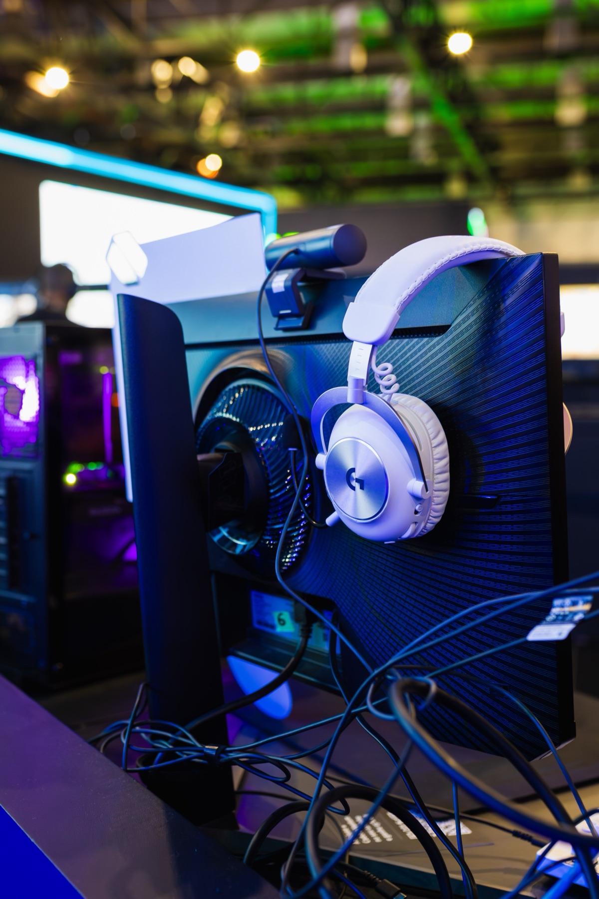 Modern gaming PC setup with dual monitors, illustrating an UltraGear-class 1440p gaming display