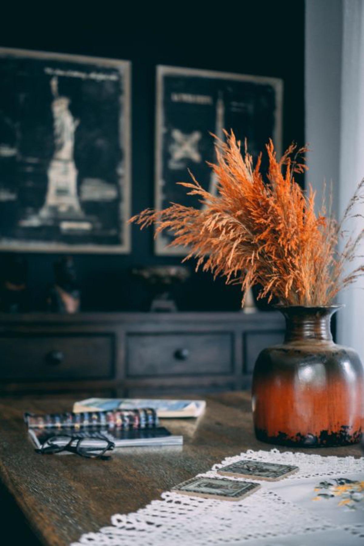 Online sourcing scene illustrating Home Decor Sale and Wholesale
