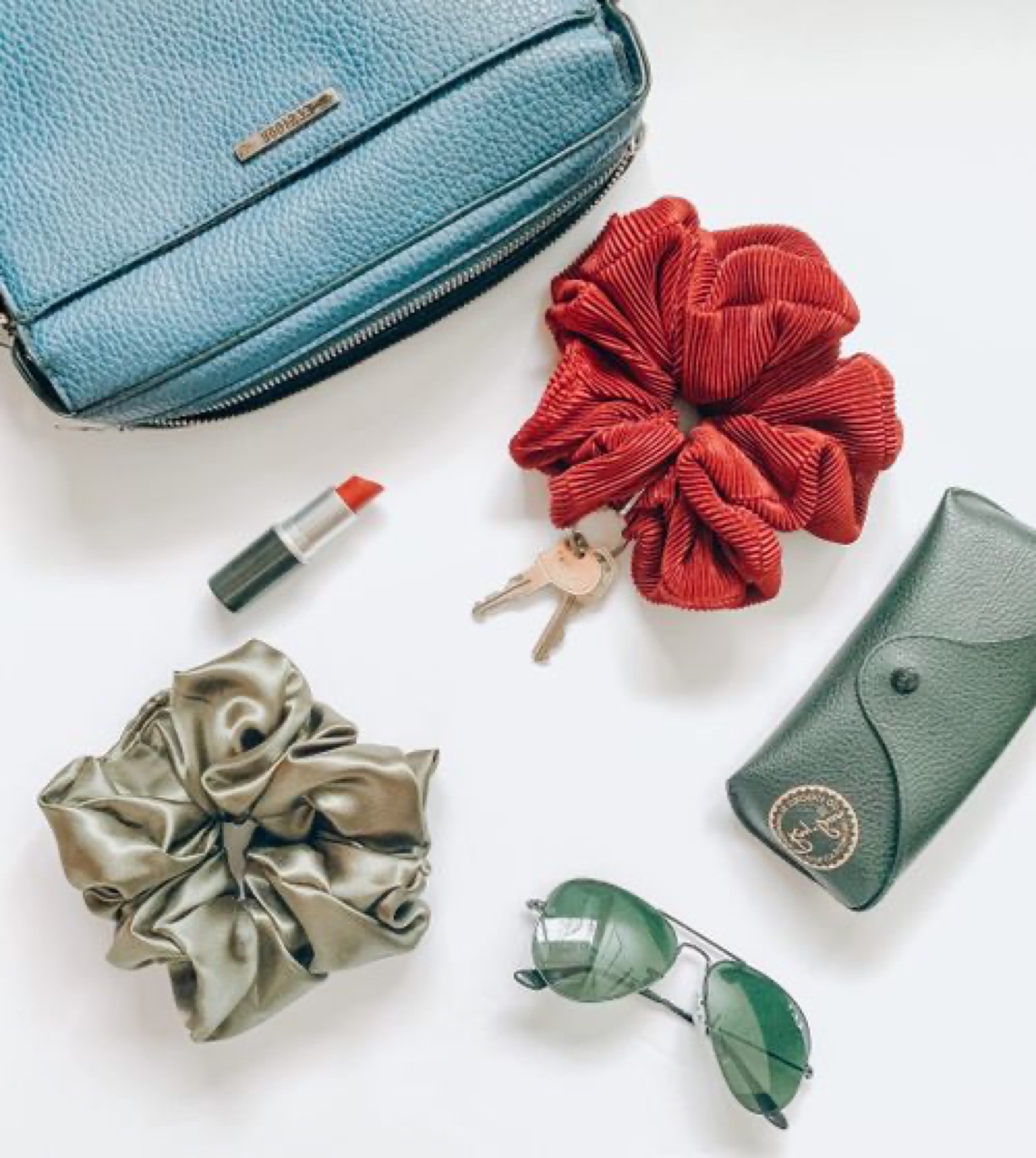 Online sourcing scene illustrating custom and wholesale scrunchies