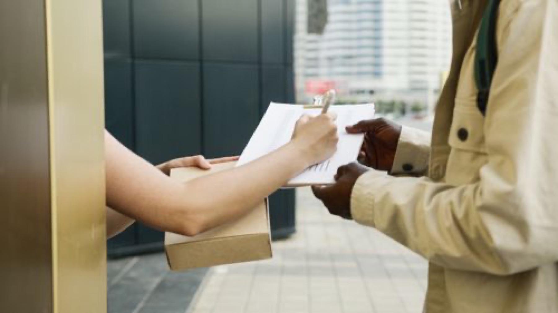 Online shopping boxes illustrating cross-border ecommerce sourcing risk