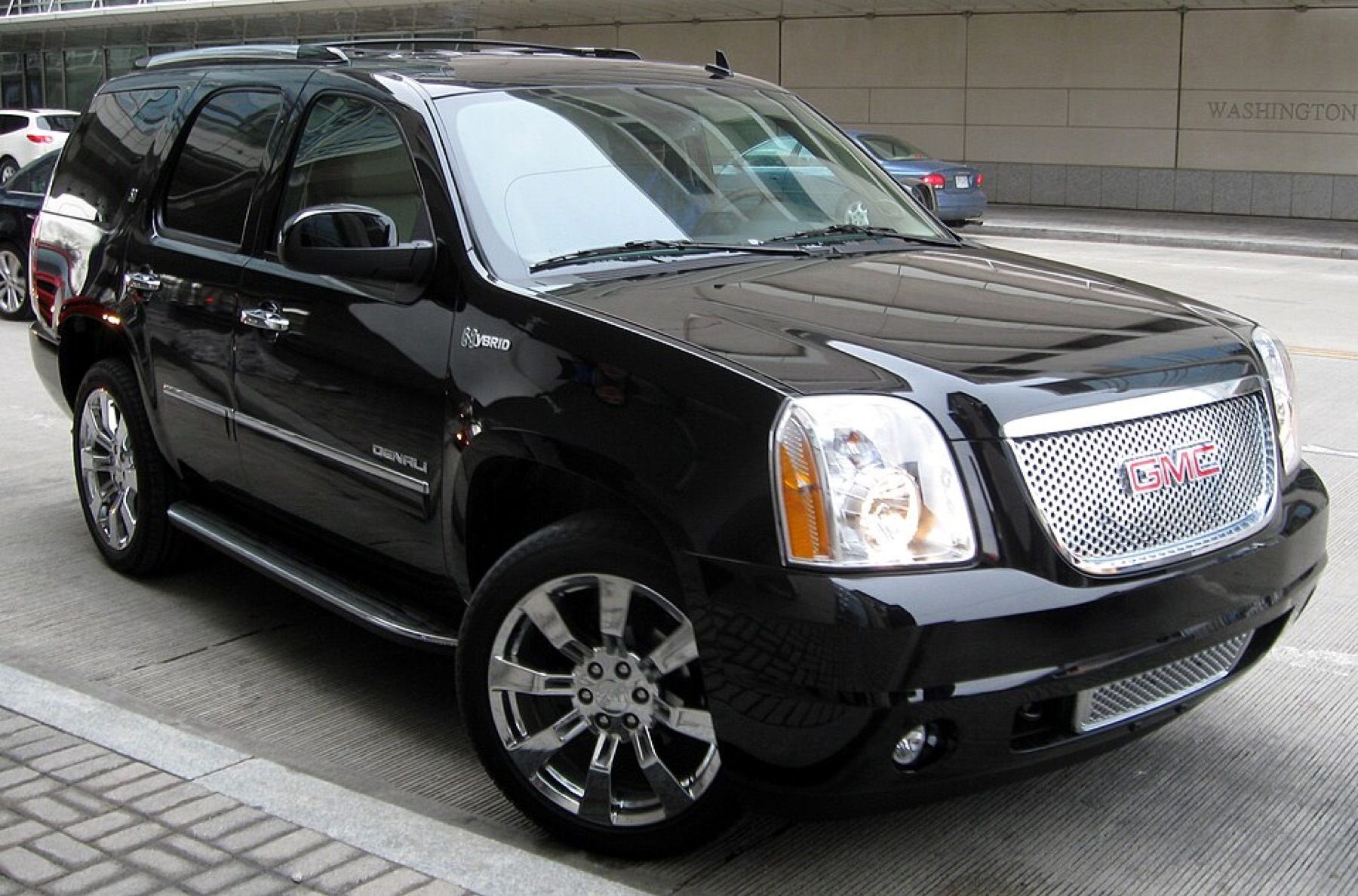 Yukon Denali with premium multi‑spoke wheels