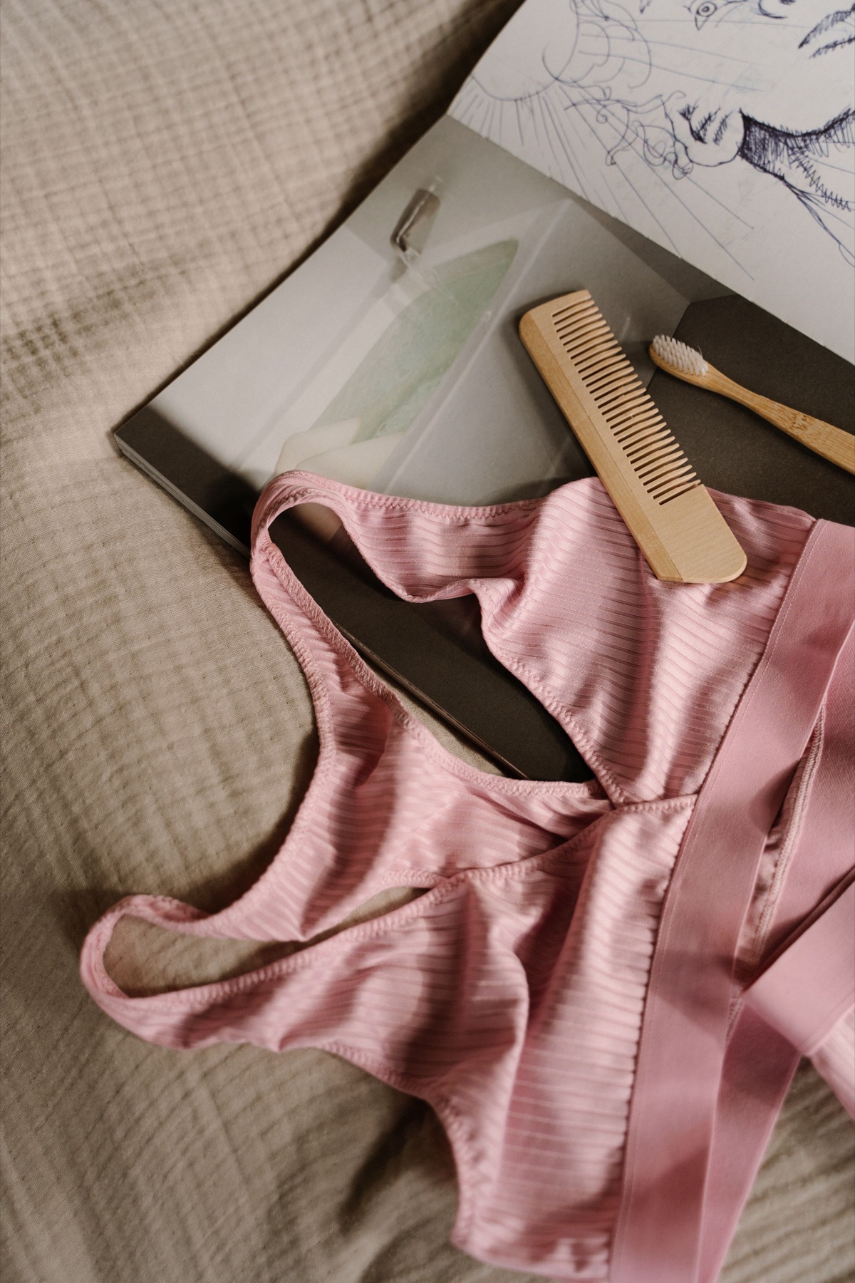 Online sourcing scene illustrating how to find lingerie wholesale and manufacturing on DHgate