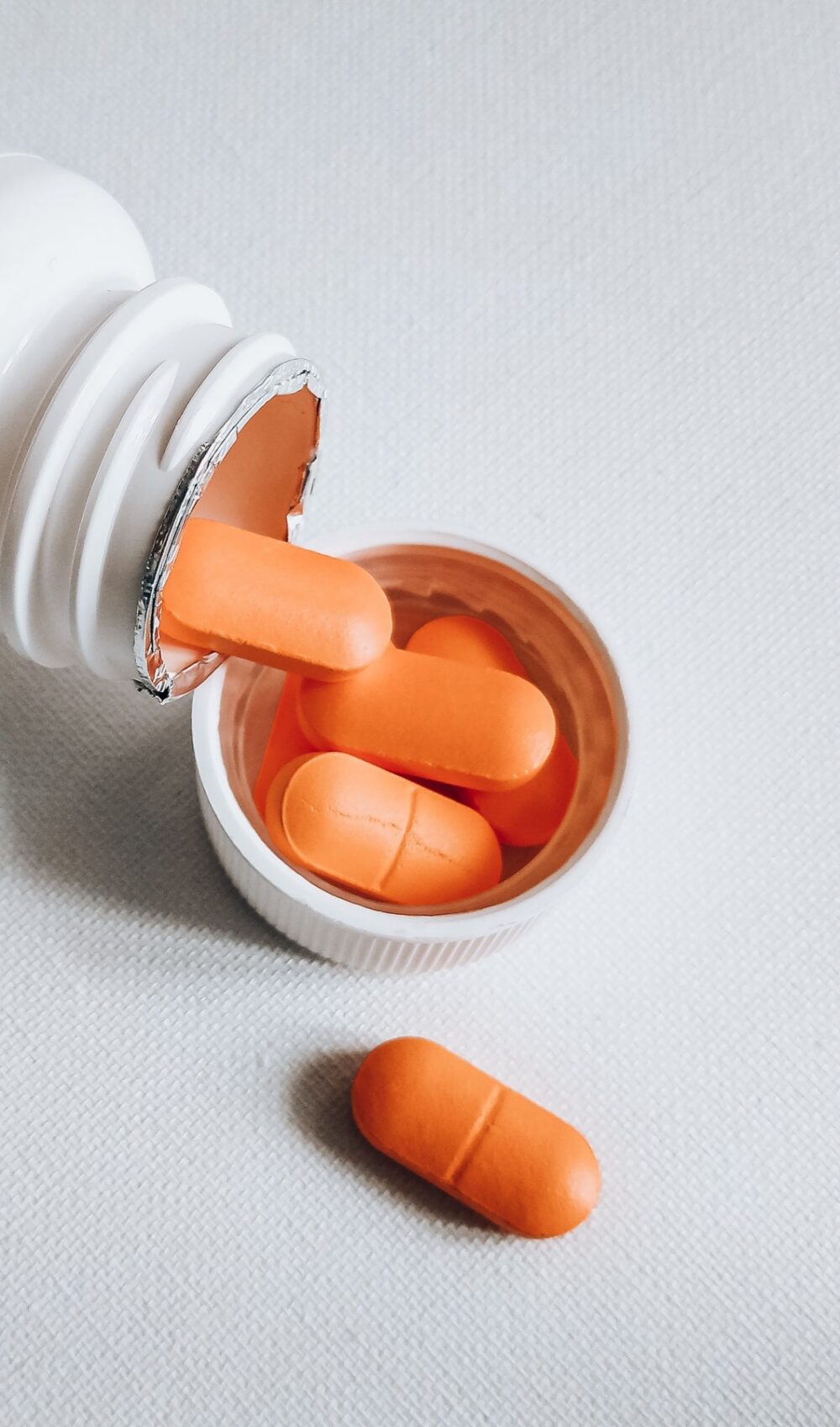 Online sourcing scene illustrating how to evaluate Bulk and Packaged Ibuprofen Supplies on DHgate