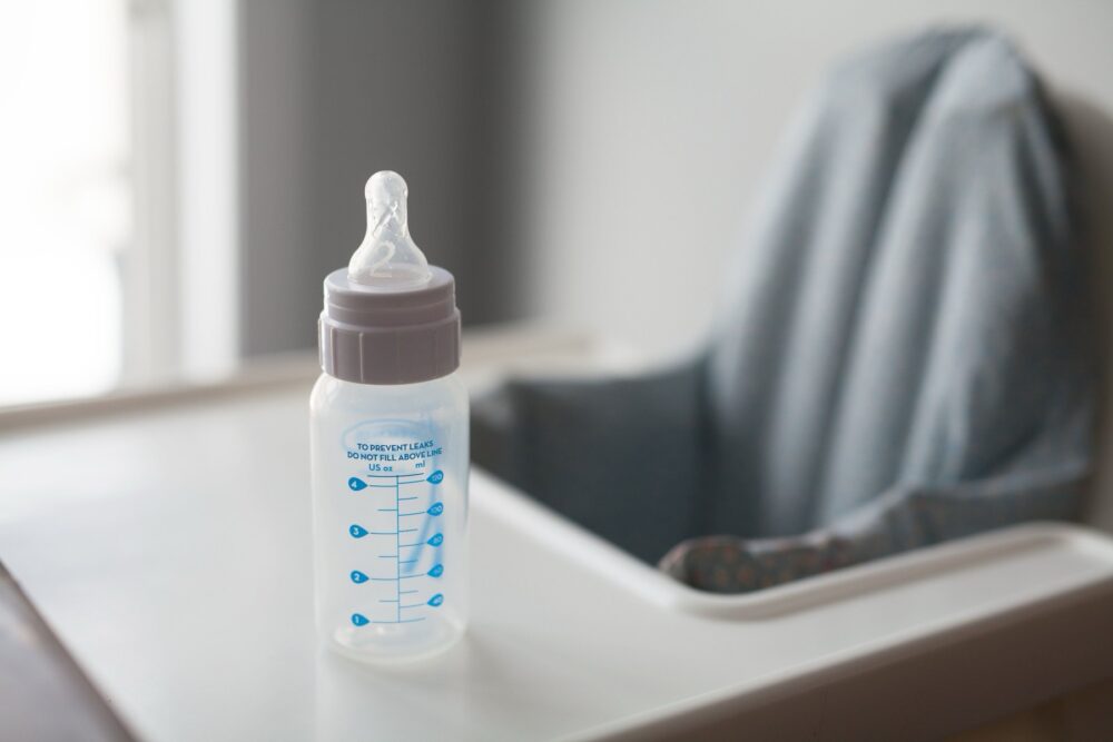 Online sourcing scene illustrating Evenflo baby bottles