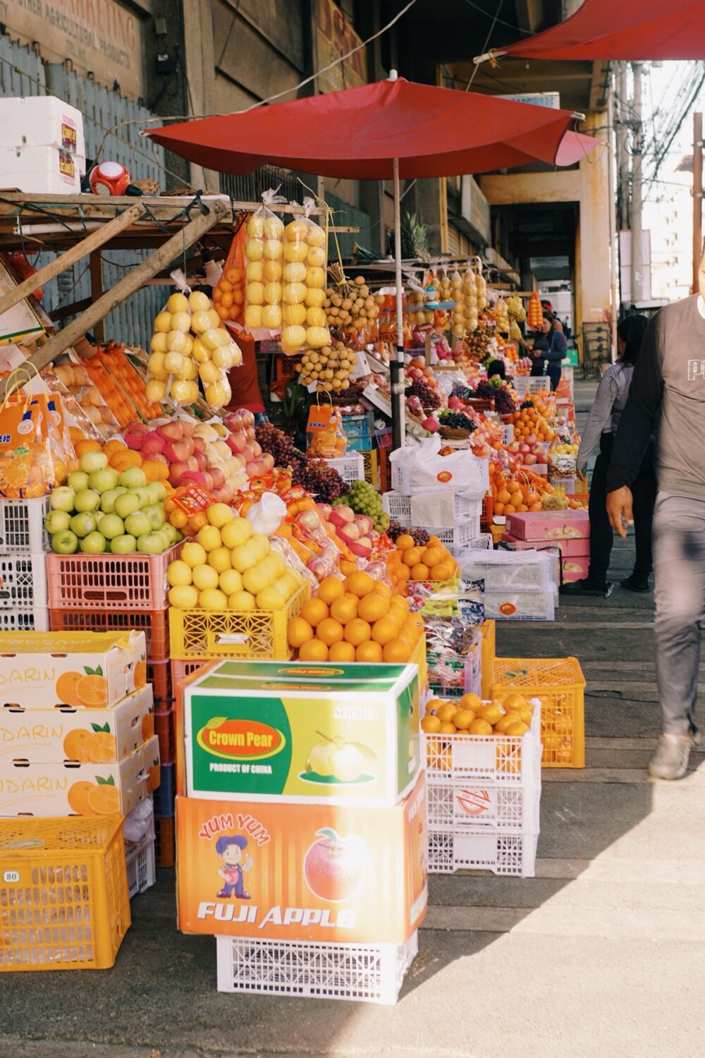 Online sourcing scene illustrating Small Business Vendor Resources