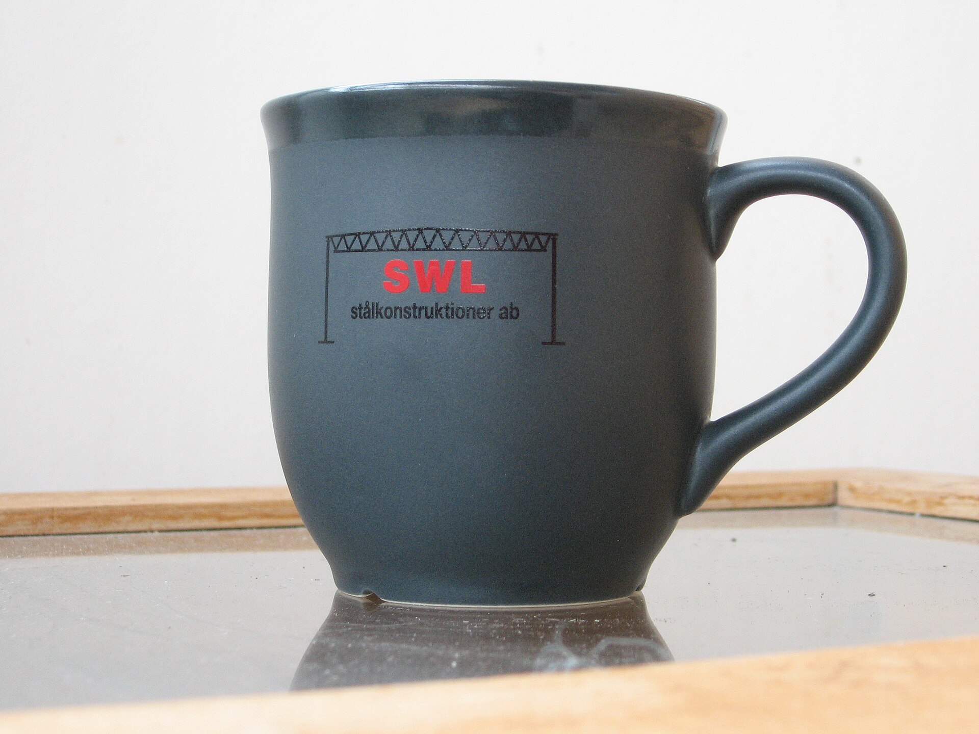 Custom cups in bulk: logo-printed mug illustrating branding and proof approval