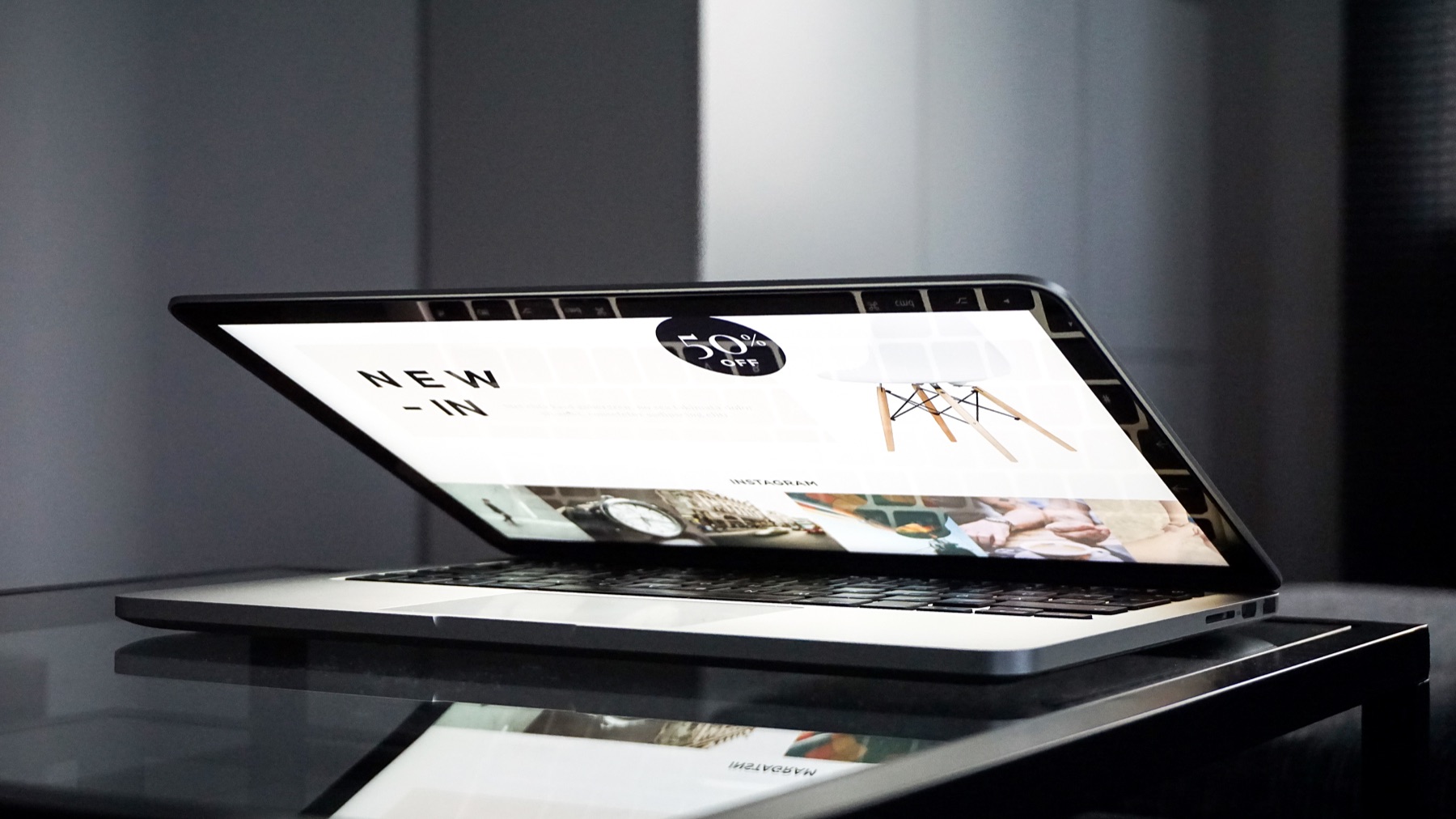 Generic online storefront interface representing ecommerce and marketplace comparison
