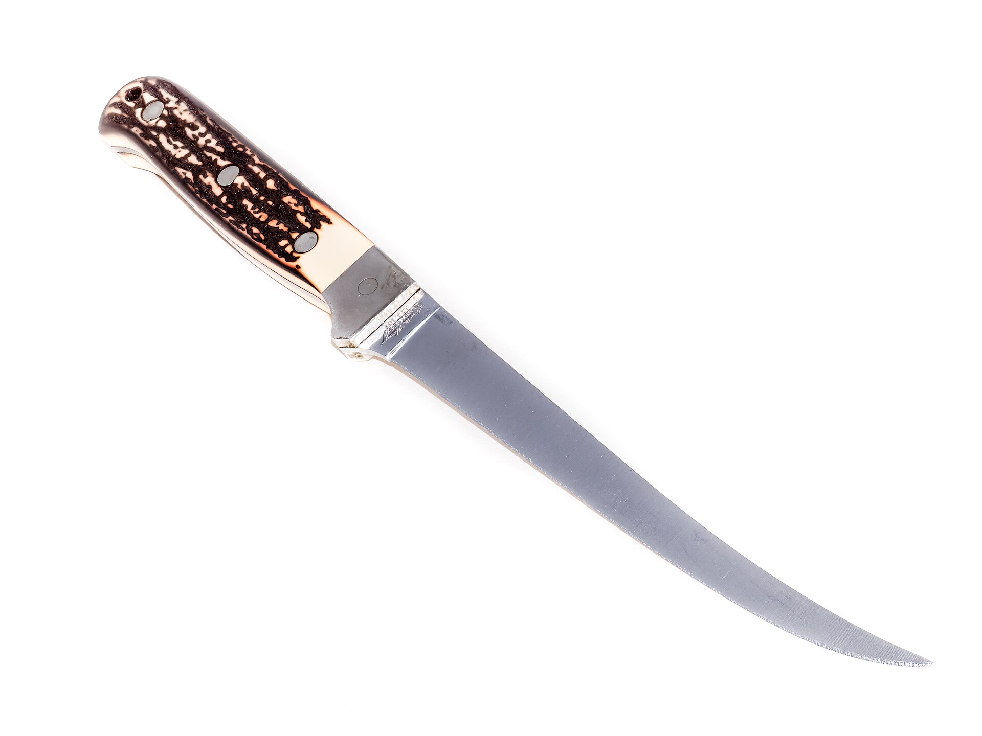 Flexible fillet knife with a narrow curved blade