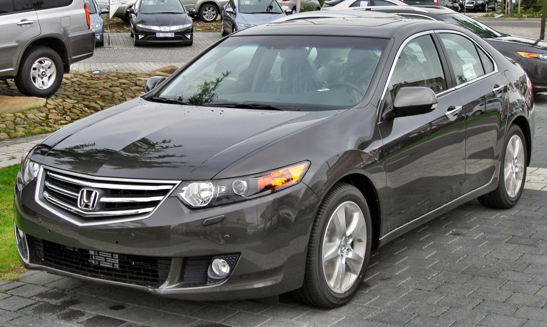 Honda Accord VIII front three-quarter view for model identification before steering-parts purchase