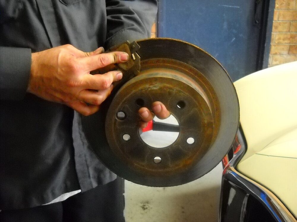 Disc brake pads for light trucks
