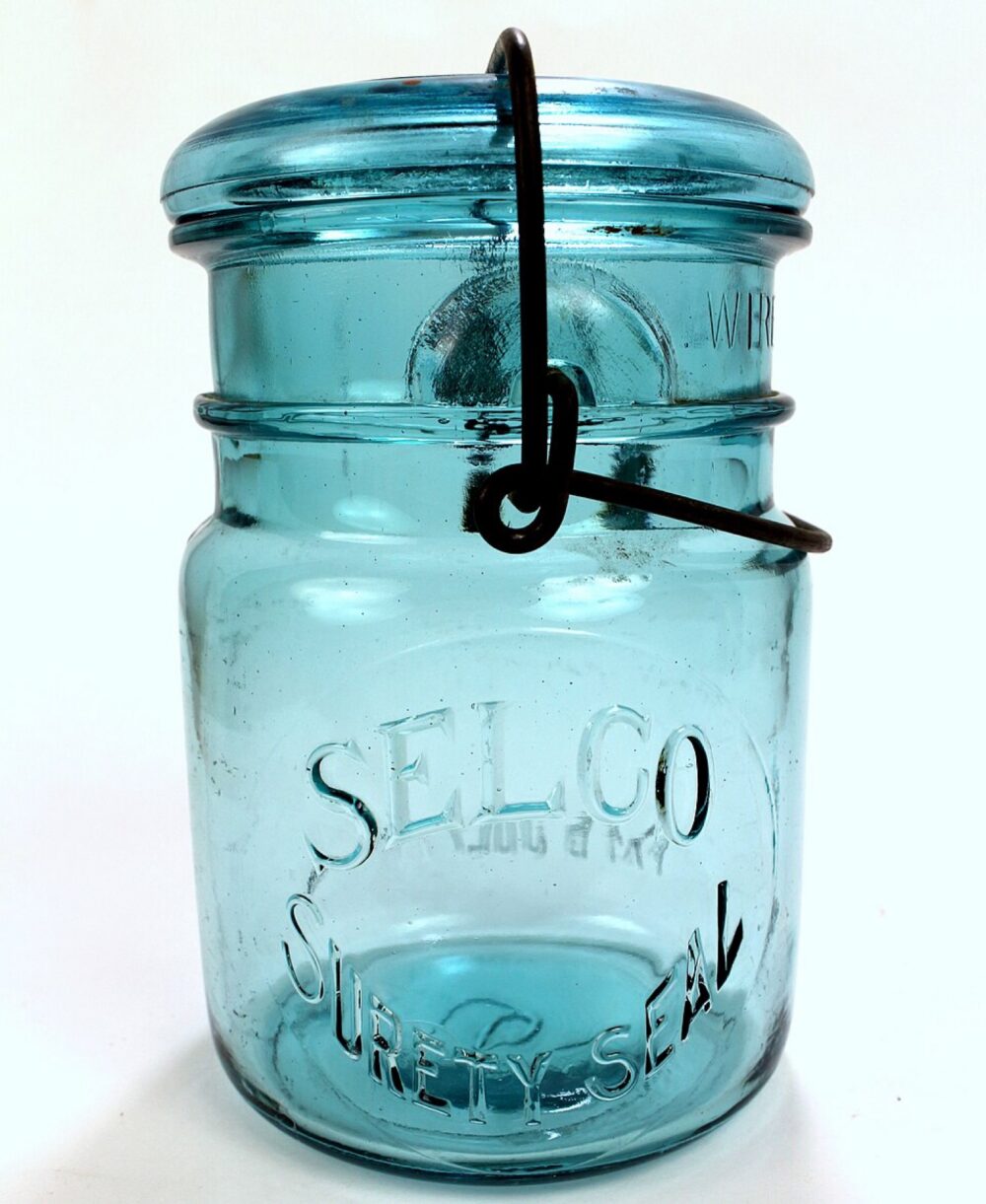 Antique glass mason jar showing the shape and closure buyers should specify