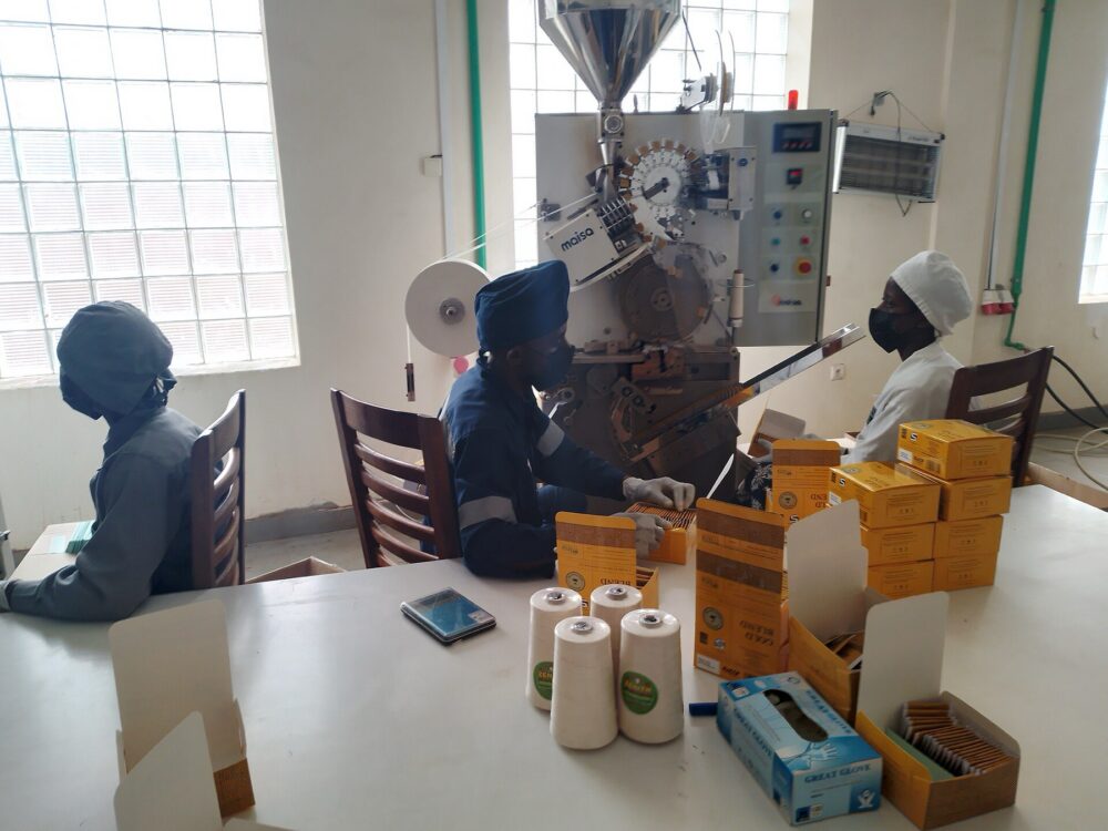 Bulk packaging on an automated production line
