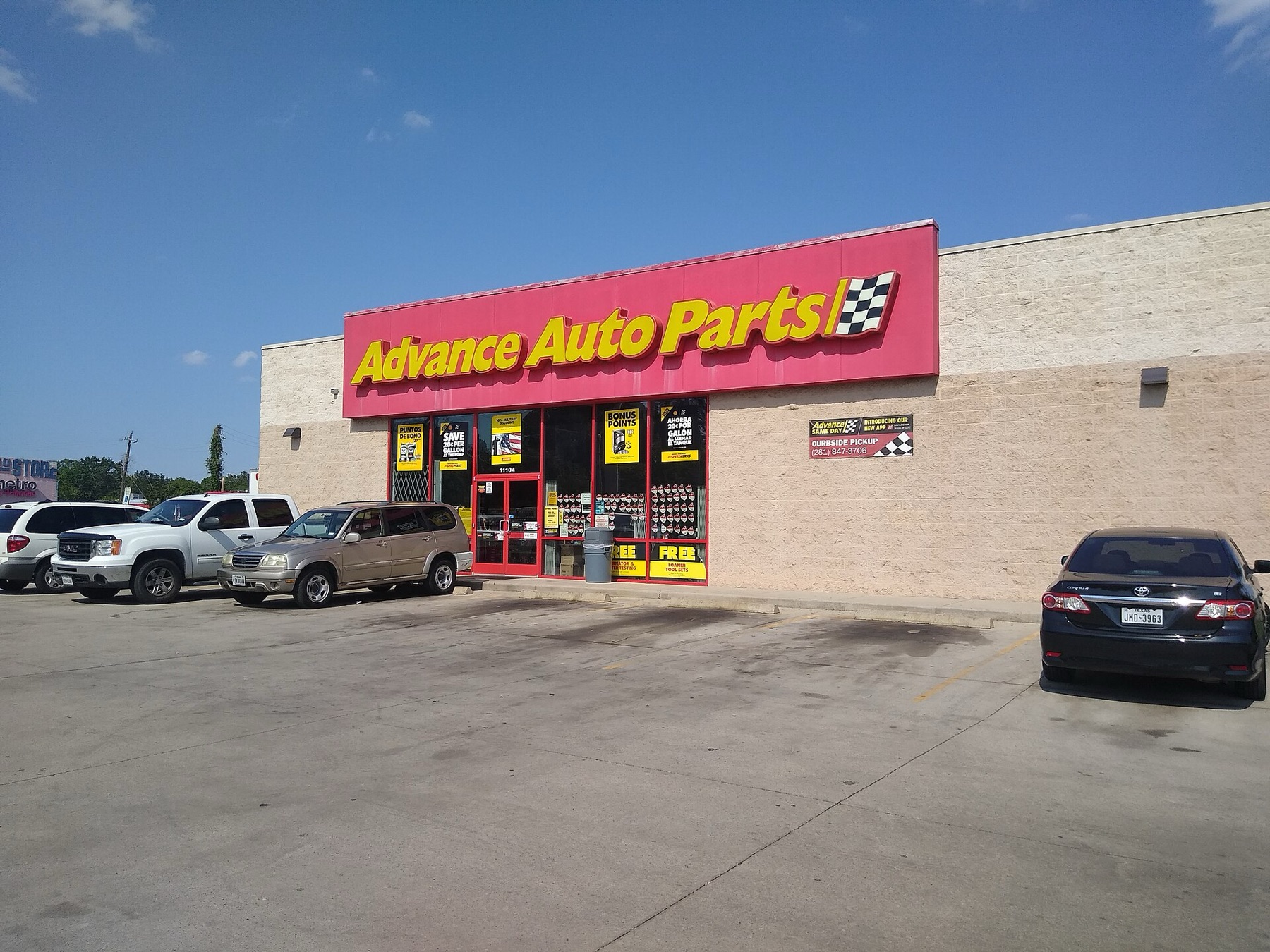 Exterior of a U.S. auto parts store, illustrating the warehouse role behind dropshipping suppliers
