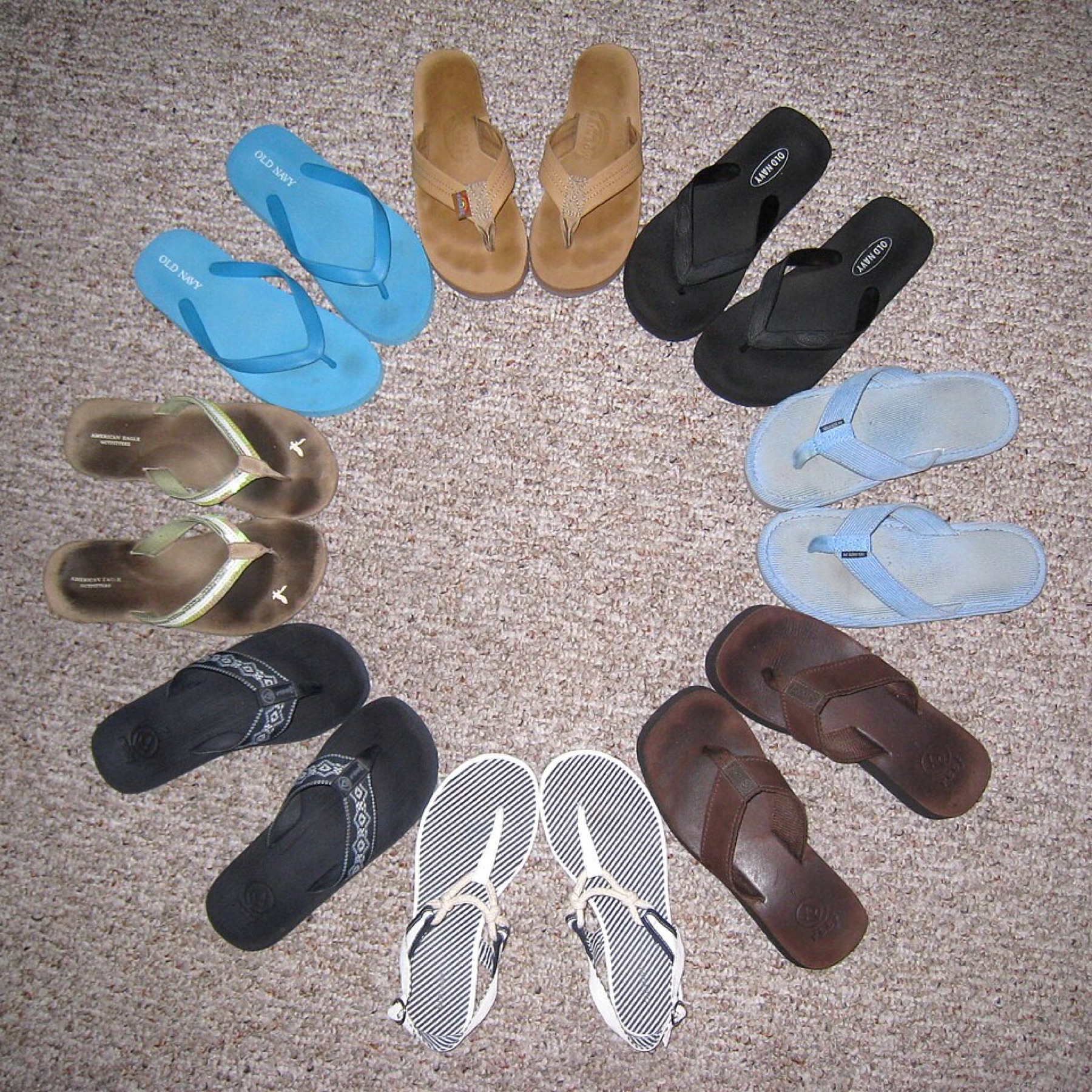 Bulk flip flops arranged in a circle, showing assorted colors and sizes