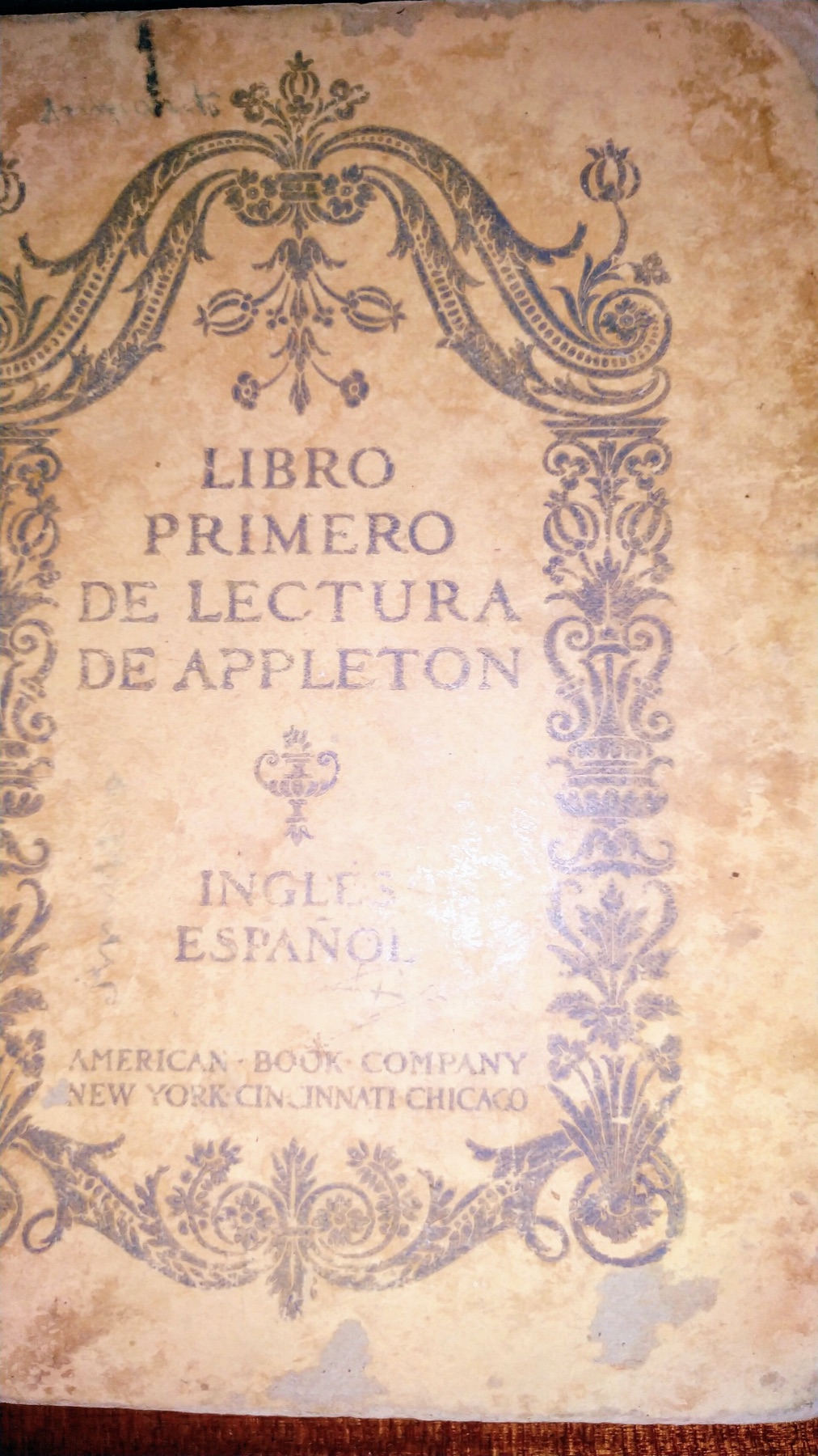 Diccionario inglés-español ilustrando búsqueda bilingüe de distribuidores
