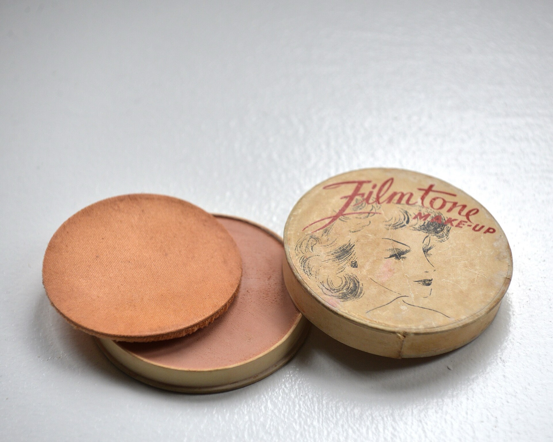Classic makeup and sponge product shot